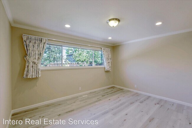 Building Photo - 4 br, 2 bath House - 1782 Karameos Ct.