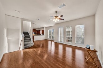 Building Photo - 1607 W Dallas St Building Photo - 1607 W Dallas St