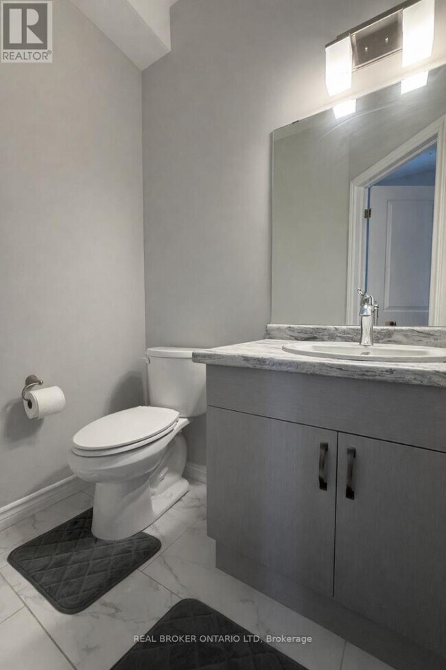 Building Photo - 1744 Finley Cres