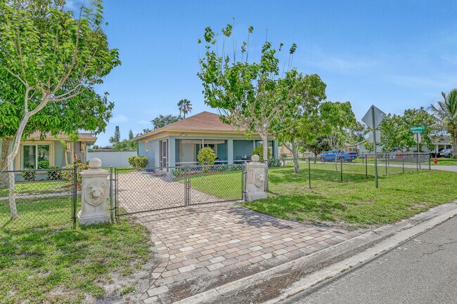 Building Photo - 4229 Bougainvillea Ct