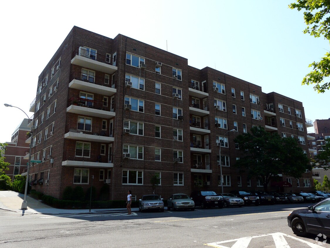 3720 Independence Ave, Riverdale, NY 10463 Apartments in Riverdale