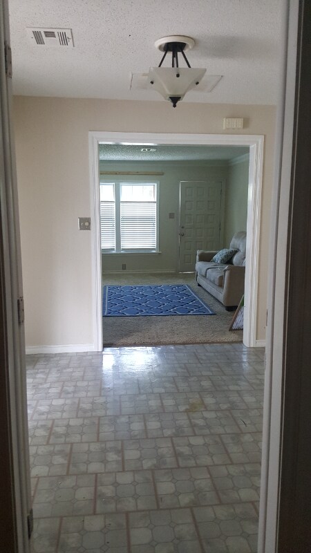 Foto del edificio - 2130 N Quaker Ave