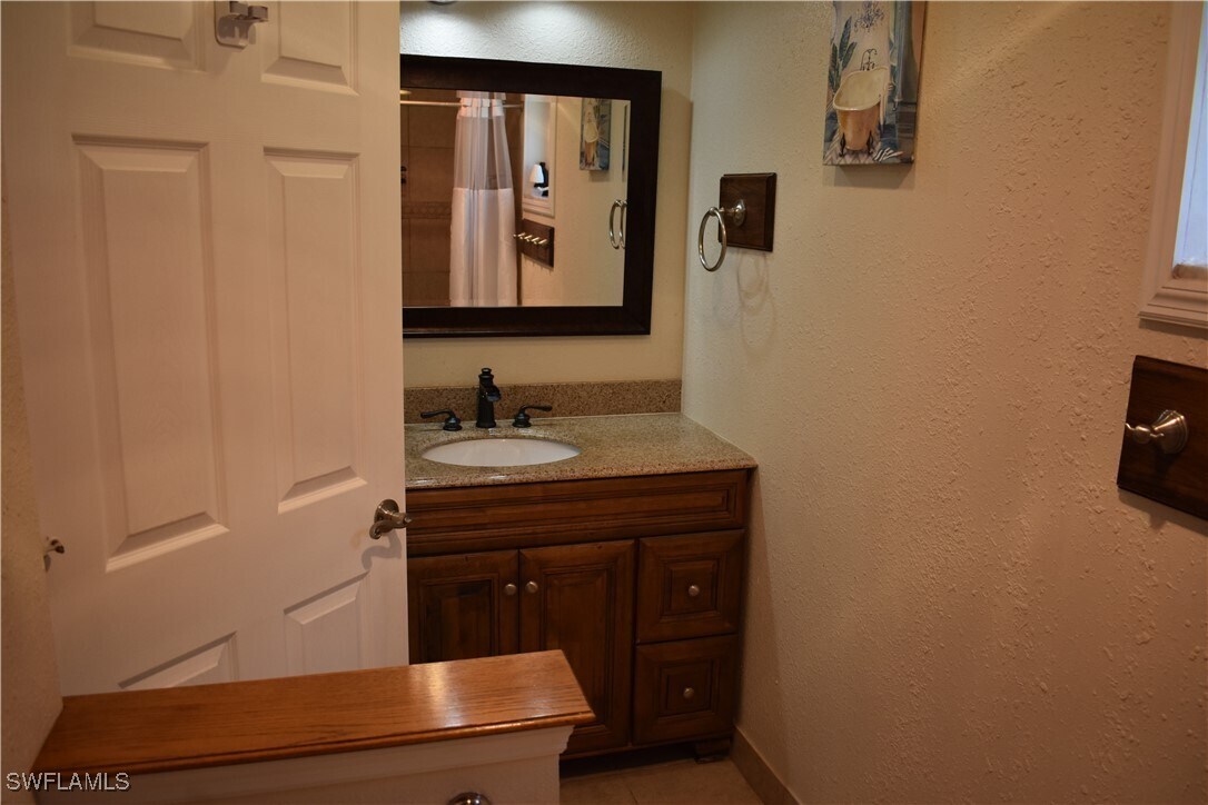 Foto del edificio - 2443 SE 28th St