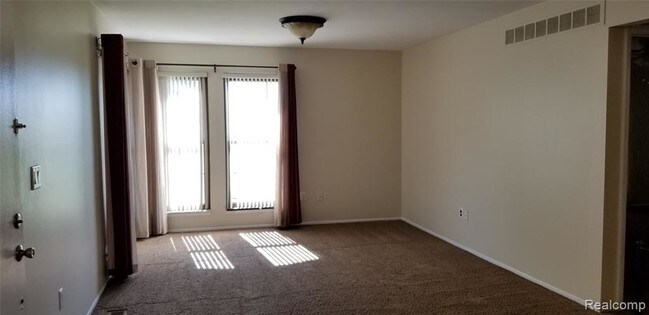 Building Photo - 2679 Roundtree Dr