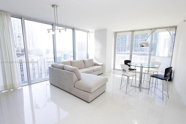 Foto del edificio - 475 Brickell Ave
