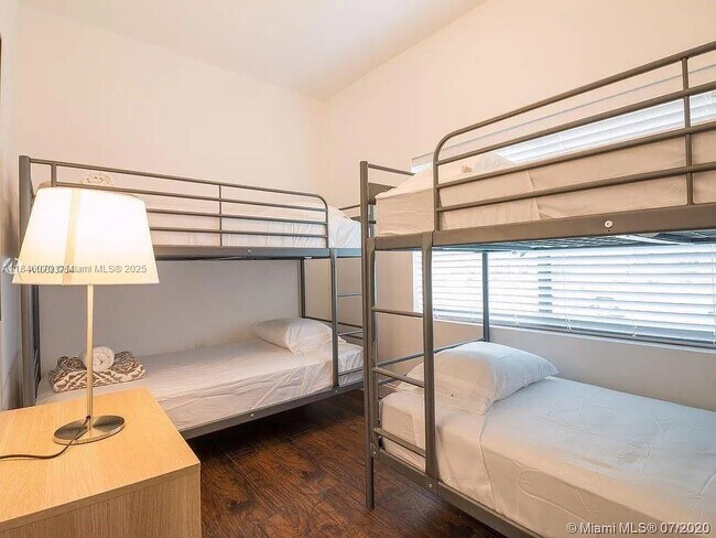 Foto del edificio - 920 SW 9th St