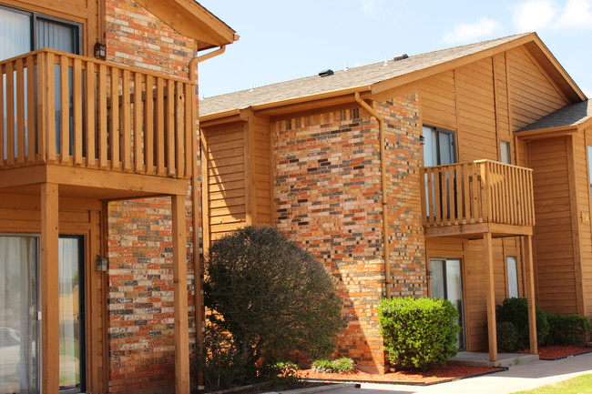 Building Photo - Crystal Pointe