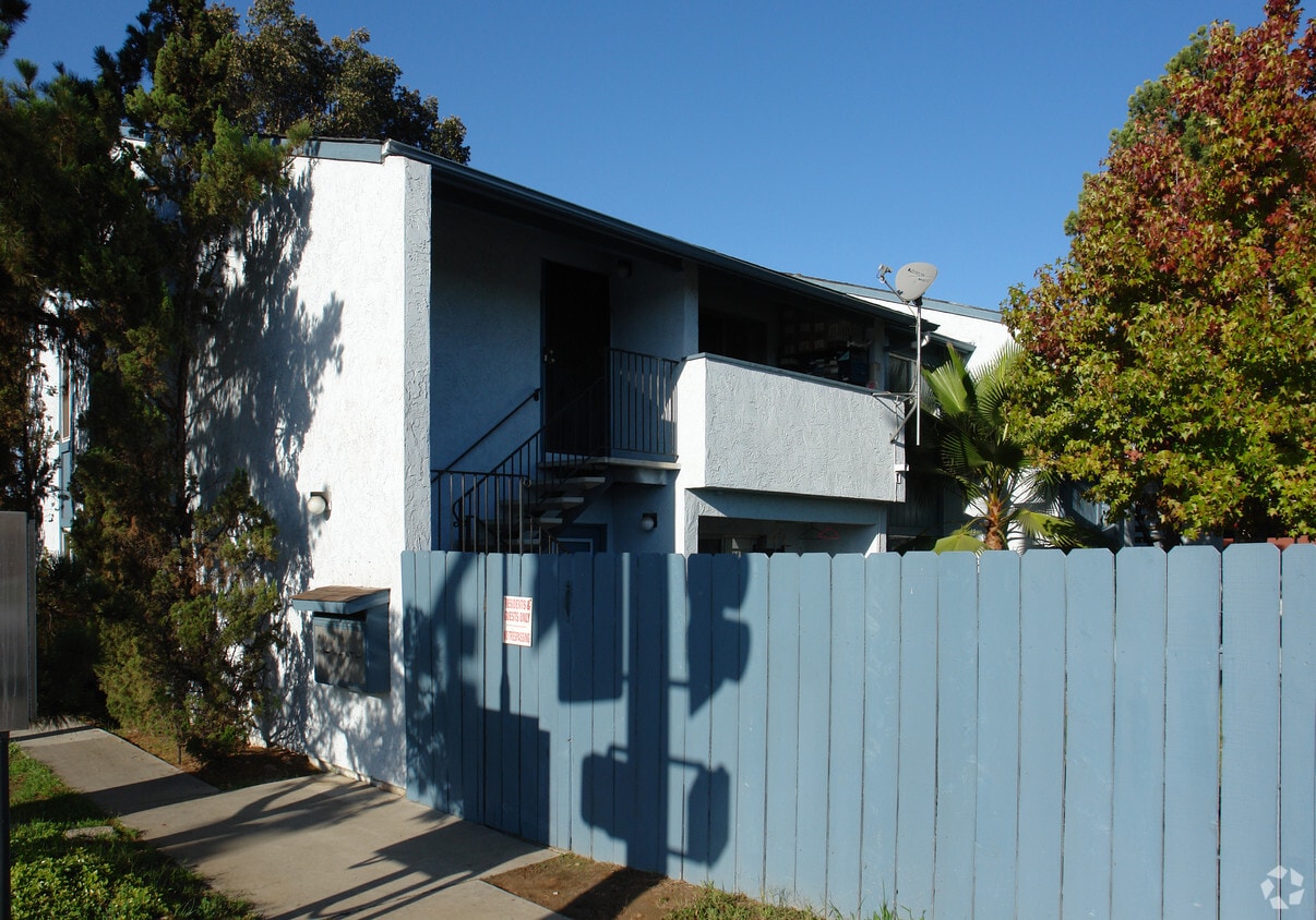 Primary Photo - El Mesa Grande Apartments