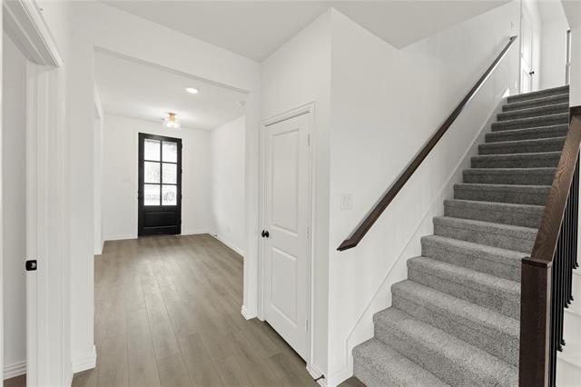 Foto del edificio - 744 Waterhouse Lk Dr