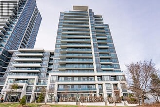 Building Photo - 7167-7167 Yonge St