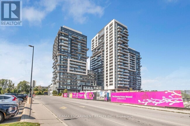 Building Photo - 2093-2093 Fairview St