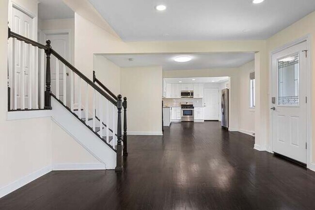 Foto del edificio - 1300 S Stewart Ave