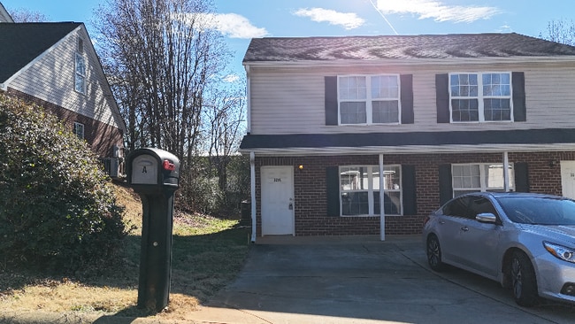 Building Photo - 221A Springfield Cir