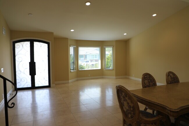 Building Photo - 10146 Janetta Way