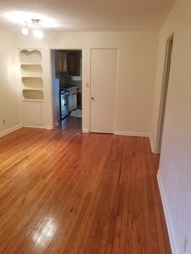 Dining area - 703 Palmer St