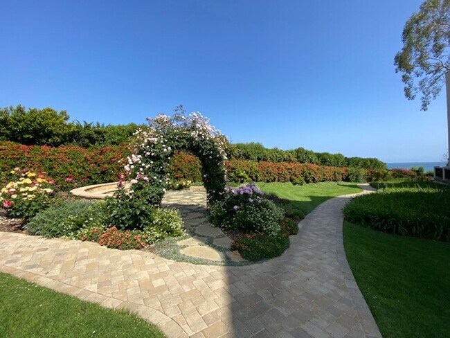 Building Photo - Montecito Shores 2 bdrm 2 bath