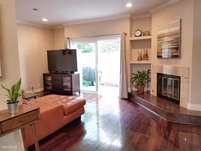 Building Photo - 3 br, 2.5 bath Condo - 228 Monterey Rd Apt E
