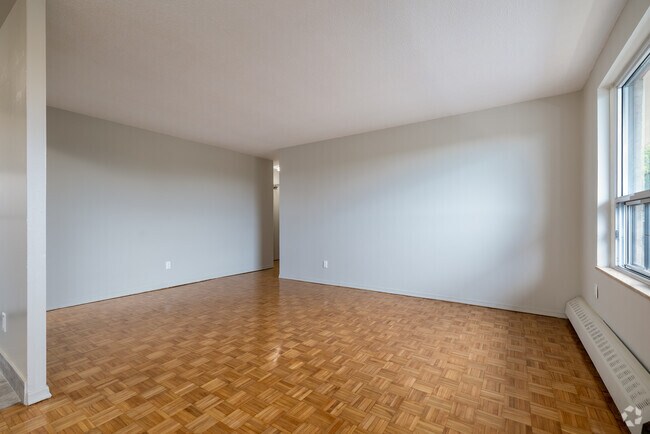 2BR, 1BA - 549 N Service Rd