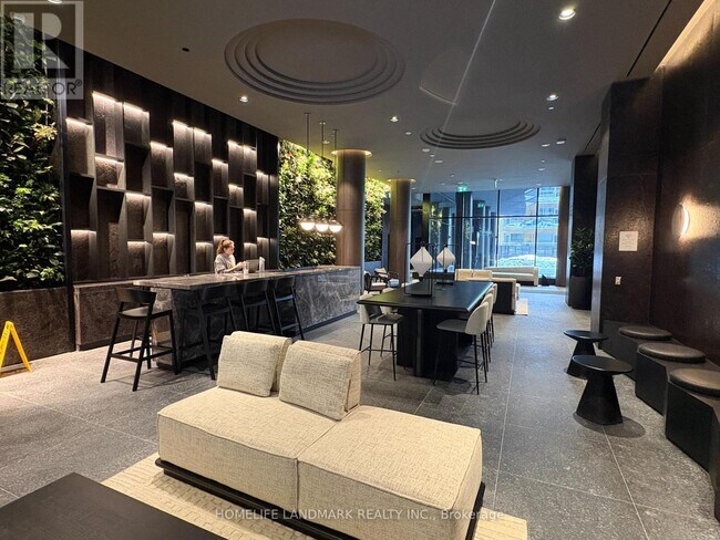 Photo du bâtiment - 110 Broadway Ave