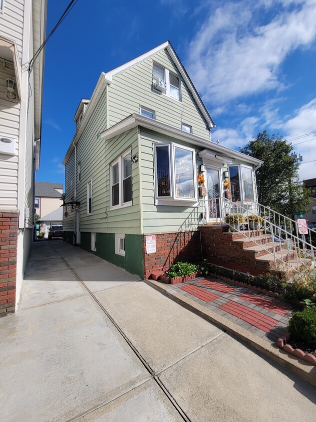 1000 74th St Unit 2, North Bergen, NJ 07047 Apartments in North