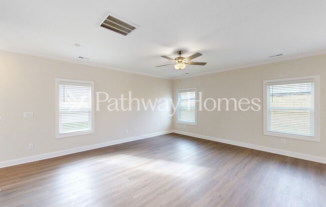 Building Photo - 108 S Sina St