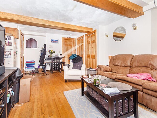 Foto del edificio - Nicely renovated 1 bed in the heart of Beacon Hill!