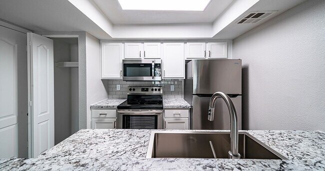 Foto del edificio - Westmount at the District Apartments