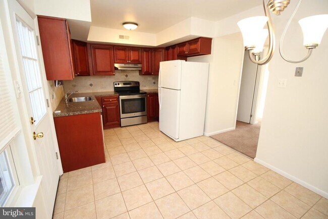 Building Photo - 17 Fieldstone Ln