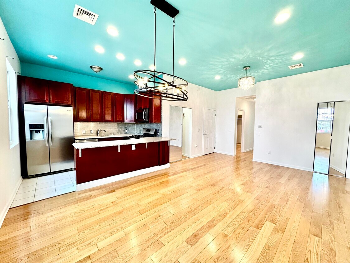 Foto principal - 606 John F. Kennedy Blvd