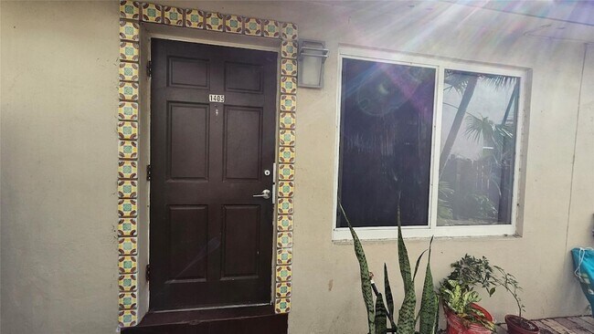 Foto del edificio - 1405 NE 17th St