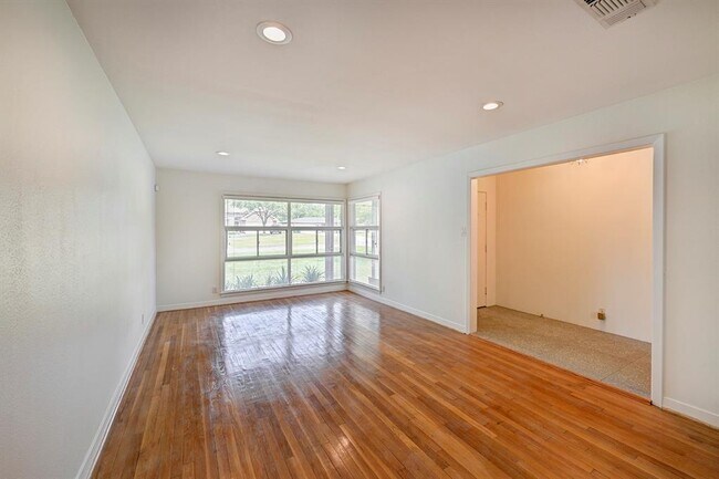 Foto del edificio - 9771 Westview Dr