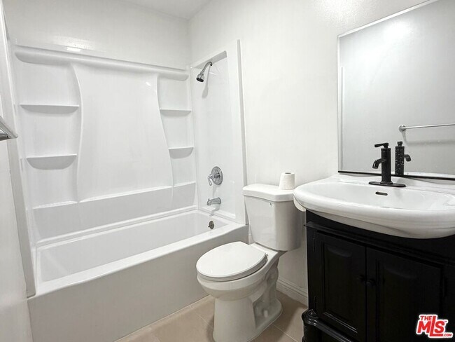 Foto del edificio - 1262 Kipling Ave