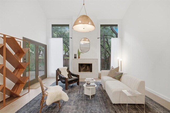 Foto del edificio - 8300 Summer Pl Dr