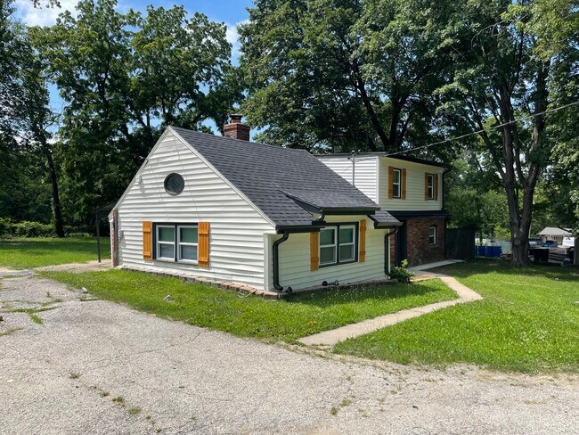 Foto del edificio - 7838 James a Reed Rd