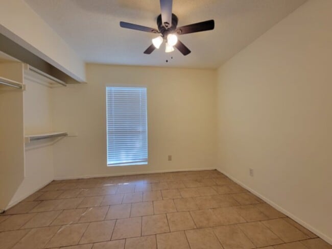 Building Photo - ***3 BEDROOM 2 BATH in Mesquite***