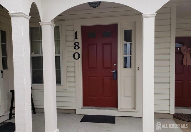 Foto del edificio - 180 Tulip Ln