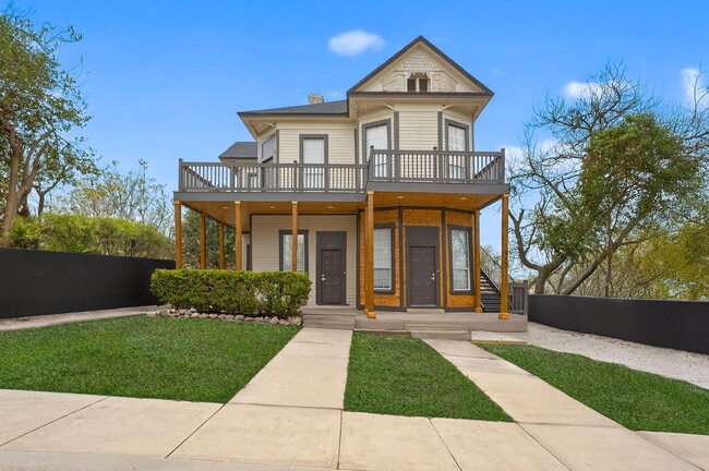 Building Photo - Nopal House