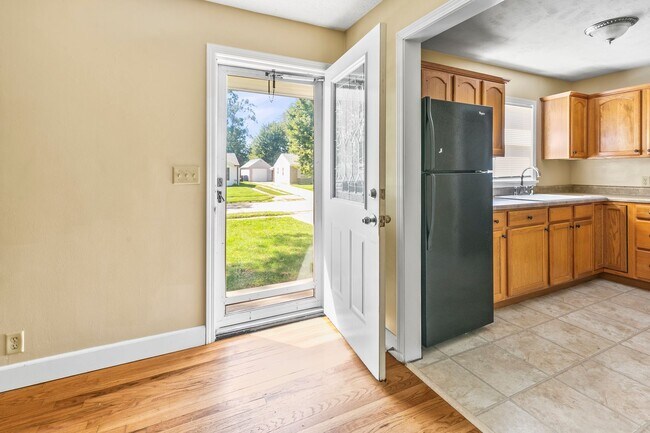 Building Photo - Charming 3Bedroom/2Bath