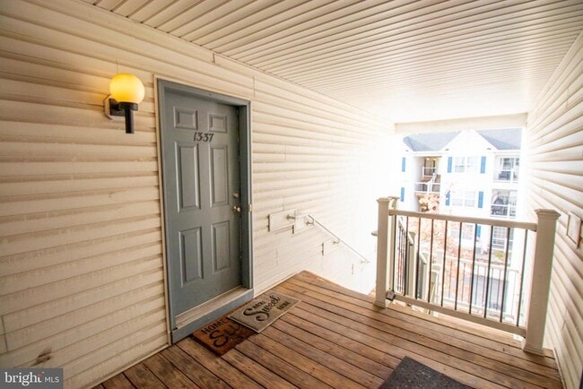 Building Photo - 1337 Waterford Dr