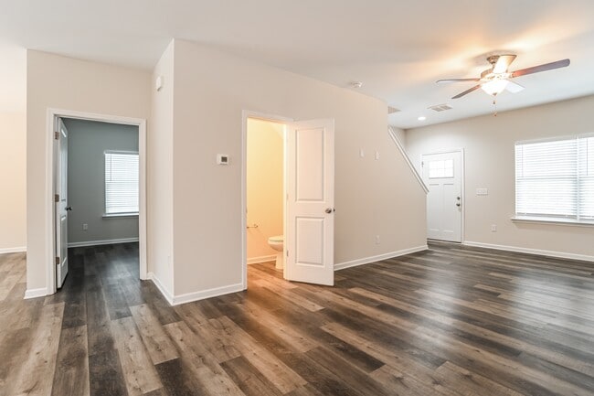 Building Photo - 7823 Bellhaven Blvd