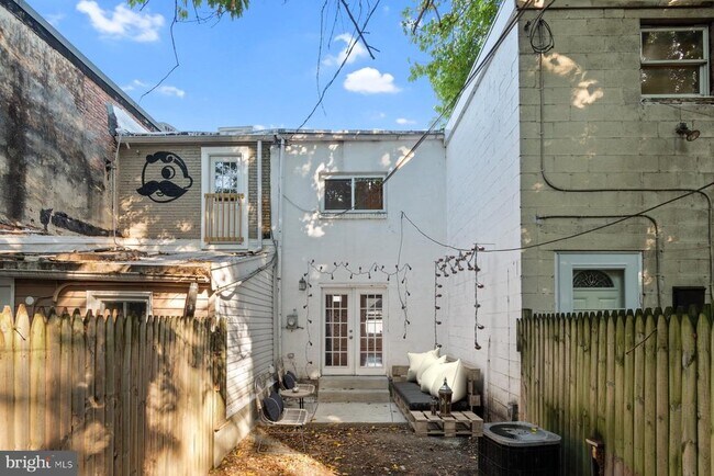 Building Photo - 1004 South Paca St
