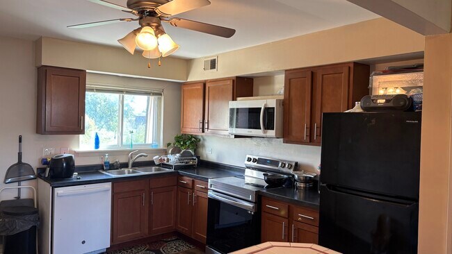 Building Photo - 9428 Bay Colony Dr