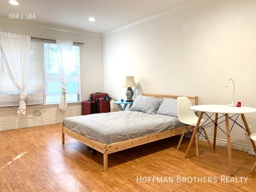 Foto principal - 309 N Sycamore Ave