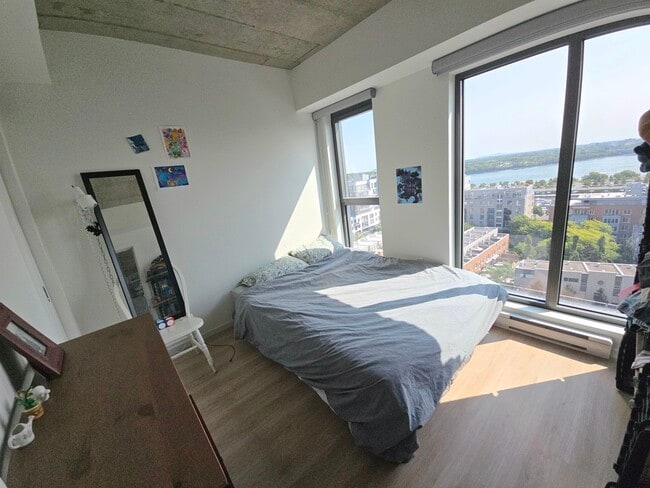 Building Photo - 621 Rue Notre Dame E
