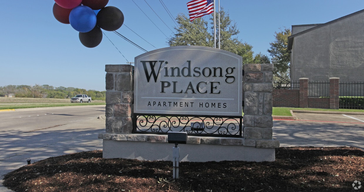 Windsong Place Apartments in DeSoto, TX