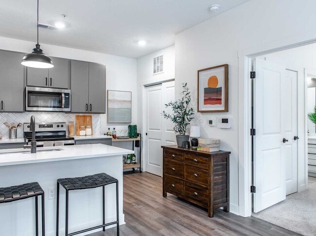 Building Photo - Grant Park