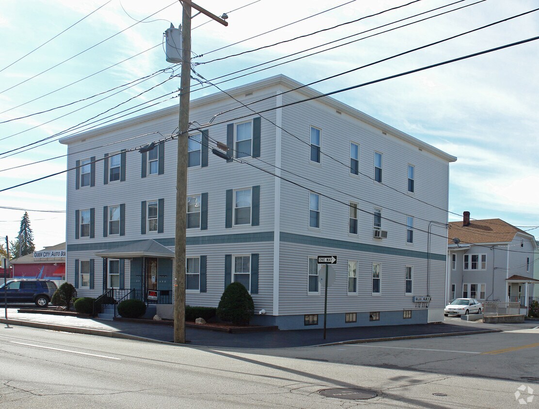 Building Photo - 152 Maple St
