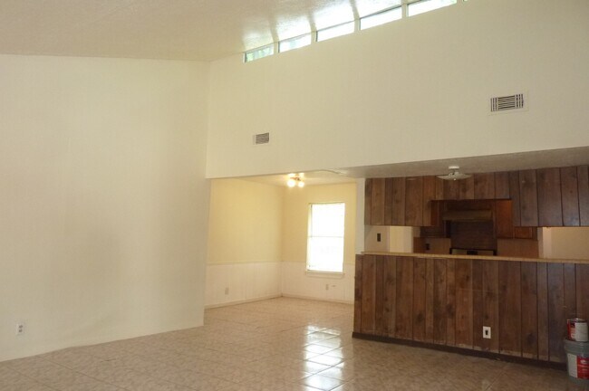 Foto del edificio - 8916 Carousel Ln