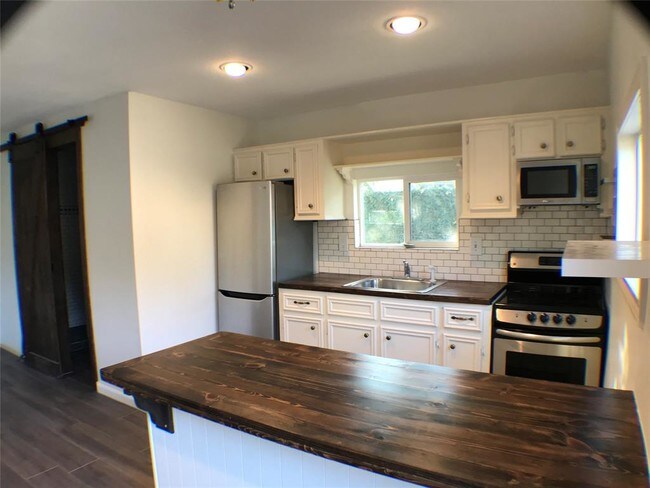 Foto del edificio - 3407 1/2 White Oak Dr