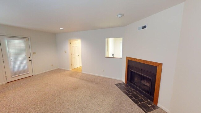 Building Photo - River Run Condo!